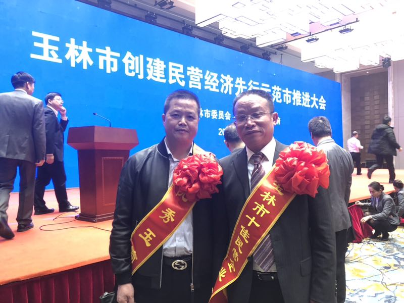 龍海盛董事長(右)及李壽坤總裁(左).jpg